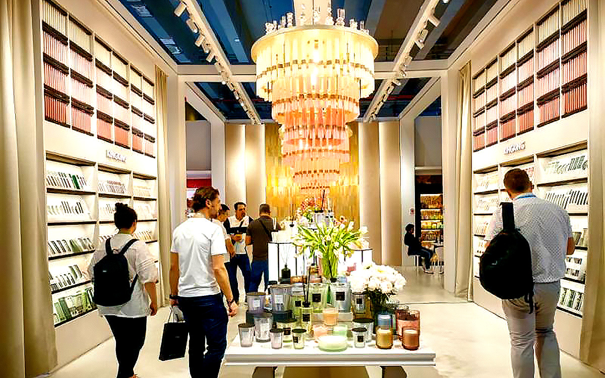 聚光燈在珠寶展會(huì)設(shè)計(jì)搭建中的巧妙運(yùn)用