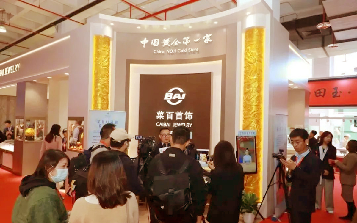 通過燈光讓珠寶展臺設(shè)計更吸引人